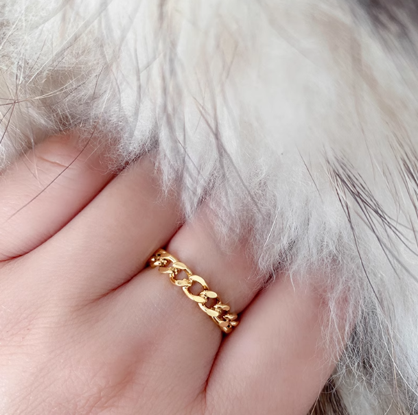 Endless Chain Ring | Classic Gold-Tone Link Band
