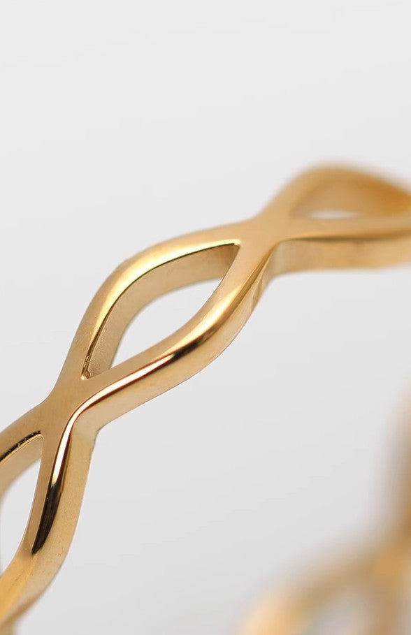 Infinity Wave Ring | Minimalist Gold-Tone Openwork Band